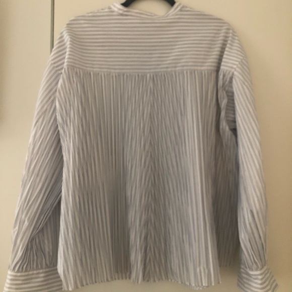 NWT Vince button down shirt with pleated back. Size XL - Picture 9 of 10